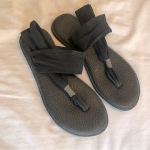 Sanuk sandals 8